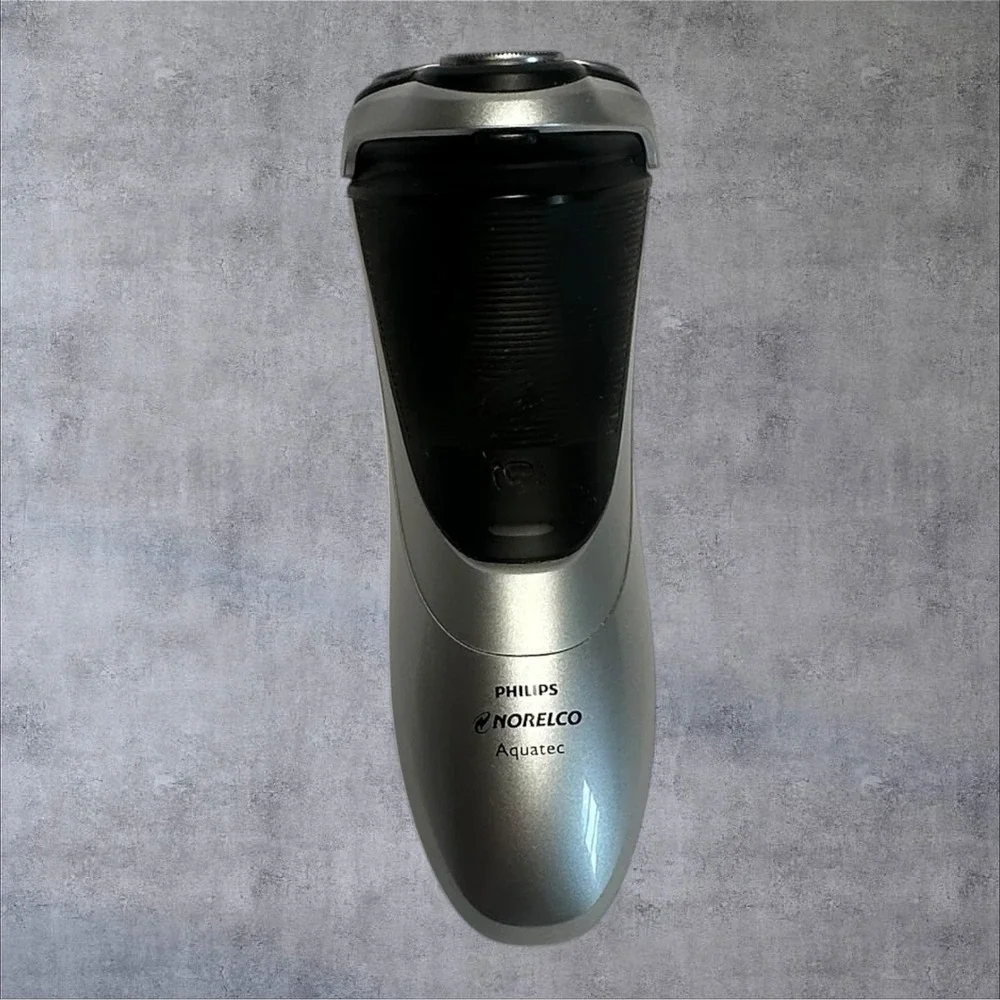 Philips Norelco Aquatec AT815 Electric Shaver Set w/ Charging Cord & Base Works!